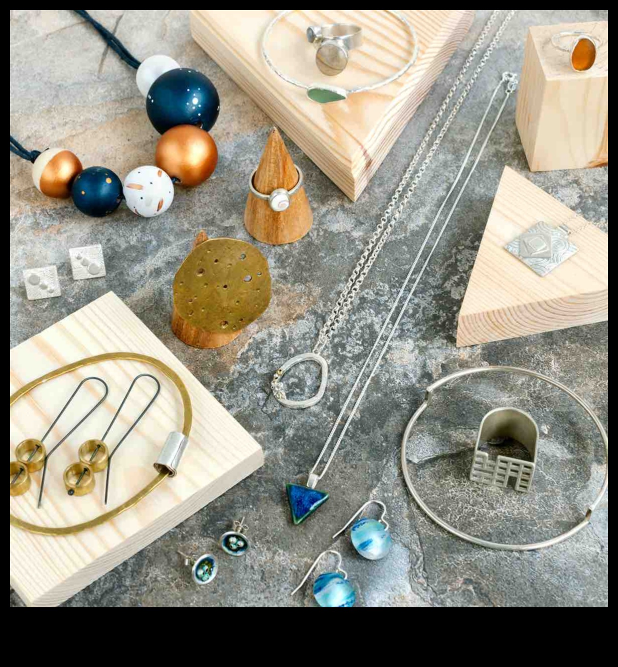 אוצרות ייחודיים: חקור את עולם התכשיטים בעבודת יד