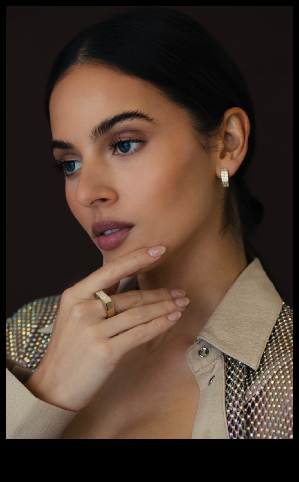 ניצוץ עדין: הגדירו מחדש את הזוהר עם תכשיטים מינימליסטיים