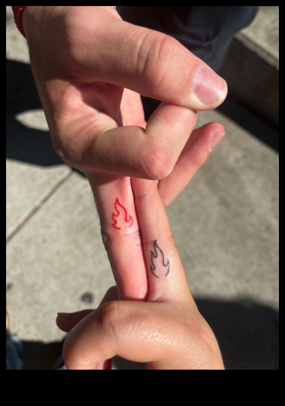 להבות תאומות: קעקועים זוגיים מציתים קשרים יצריים