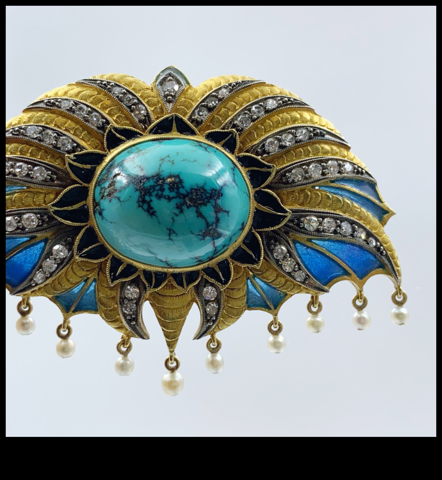 Retro Reverie: התחייה הקלאסית של תכשיטים עתיקים