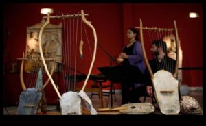 מזמורים הלניים: כלי נגינה ביוון העתיקה