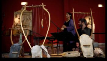 מזמורים הלניים: כלי נגינה ביוון העתיקה