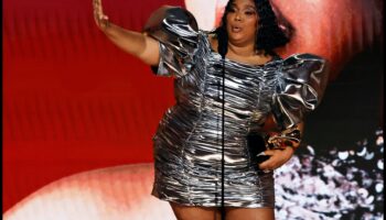 Glamour Unleashed: תלבושות מפורסמות שמגדירות מחדש את האופנתיות